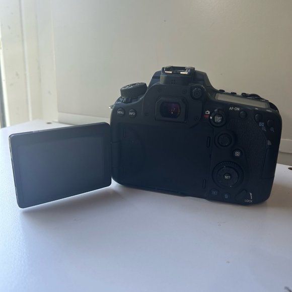 Canon EOS 90D Digital Camera (50mm lens & bag) - Picture 6 of 8